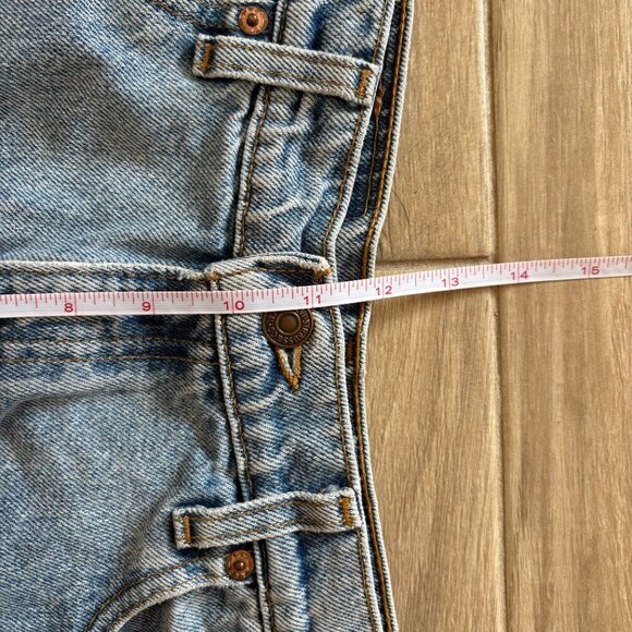 Vintage Levis 550 Shorts Womens 11 Blue Denim Light Wash Relaxed Distressed 90s - Picture 9 of 10